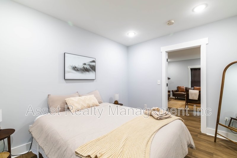 301 East Quincy Avenue property image