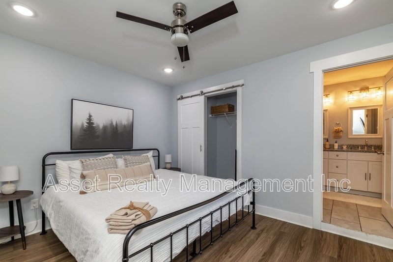 301 East Quincy Avenue property image