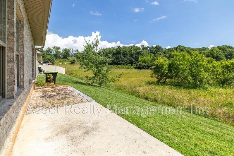 127 South Van Gilder Way property image