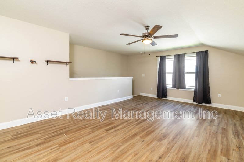 127 South Van Gilder Way property image
