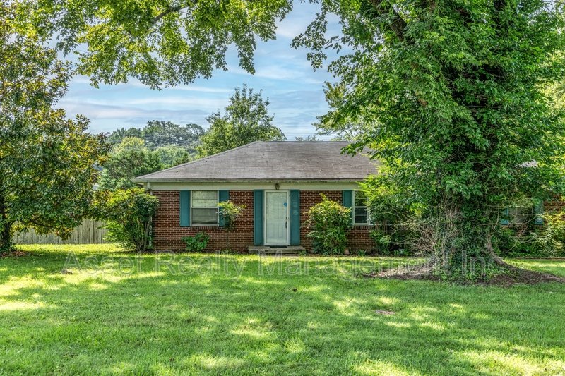 102 Eastwood Dr - 1 property image