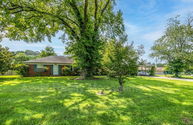 102 Eastwood Dr - 1 property image