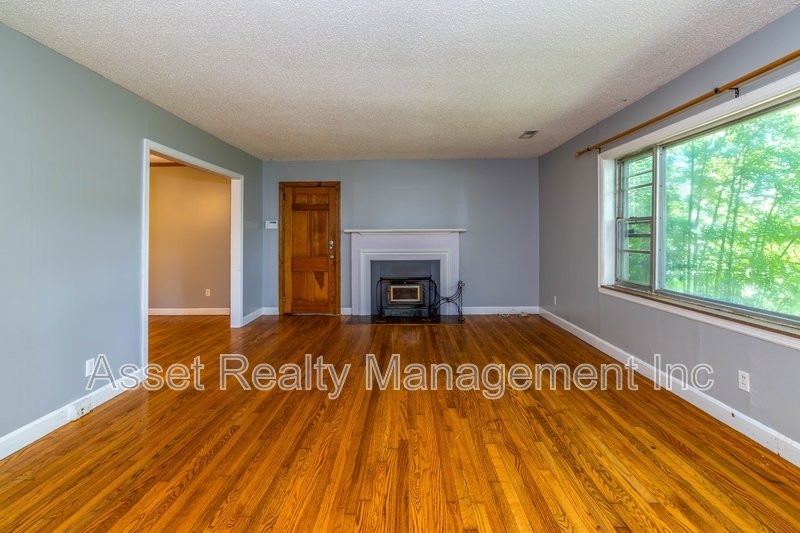 102 Eastwood Dr - 1 property image