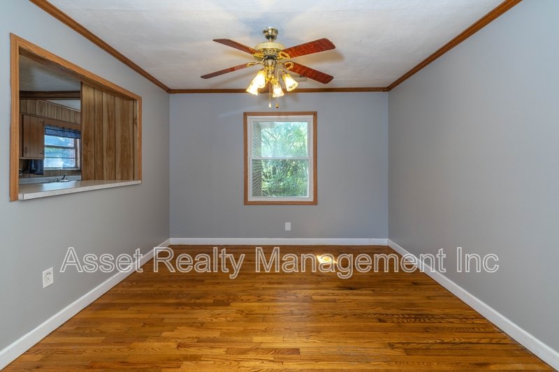 102 Eastwood Dr - 1 property image