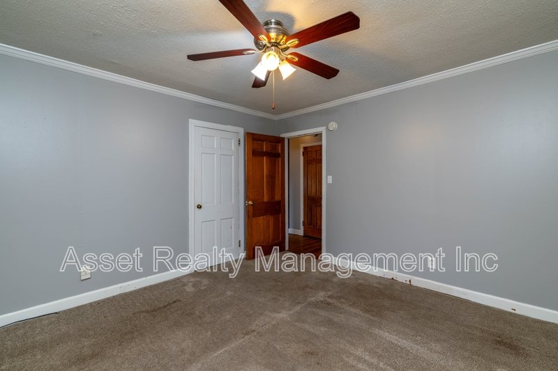 102 Eastwood Dr - 1 property image