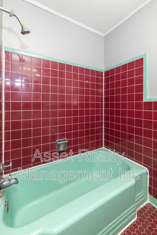 102 Eastwood Dr - 1 property image