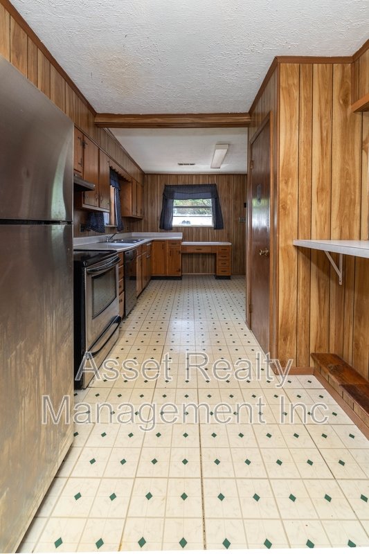 102 Eastwood Dr - 1 property image