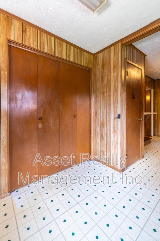 102 Eastwood Dr - 1 property image