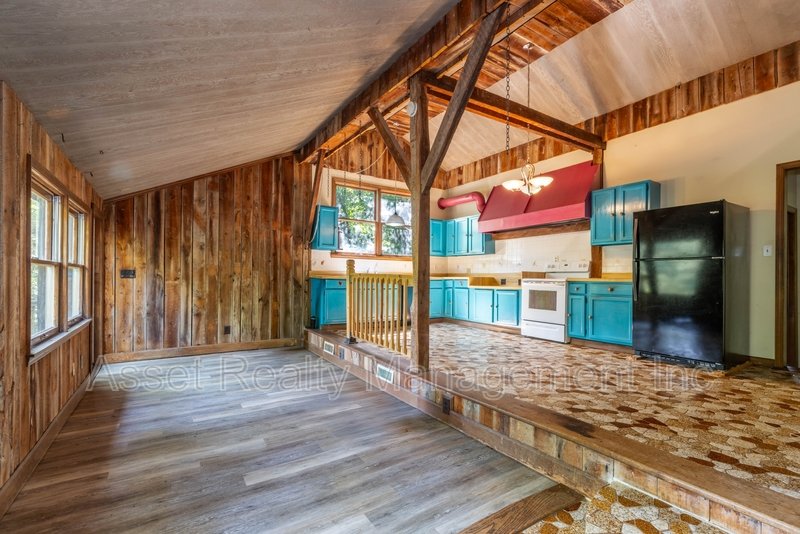 818 Deaderick Road property image