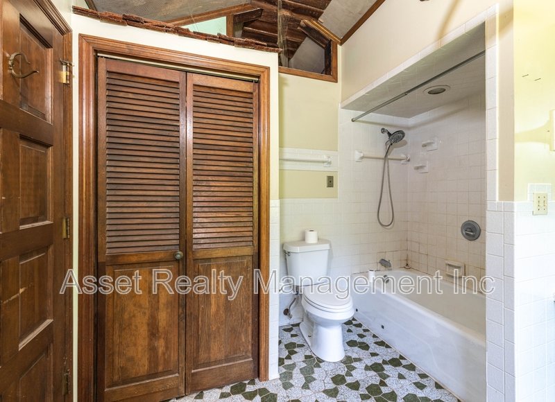 818 Deaderick Road property image