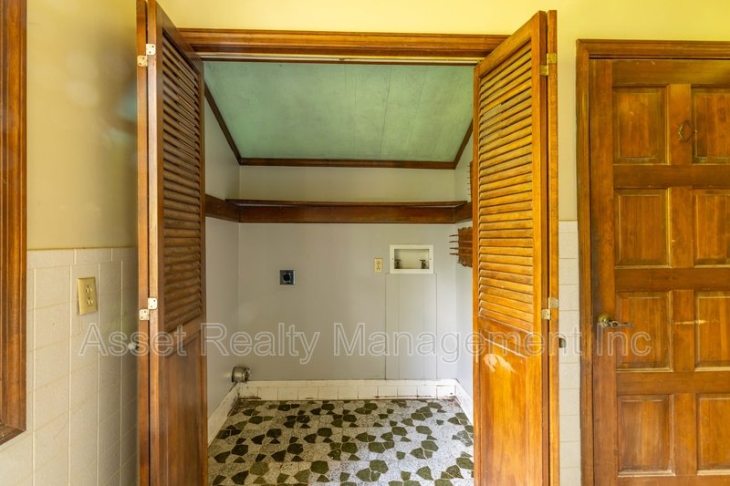818 Deaderick Road property image