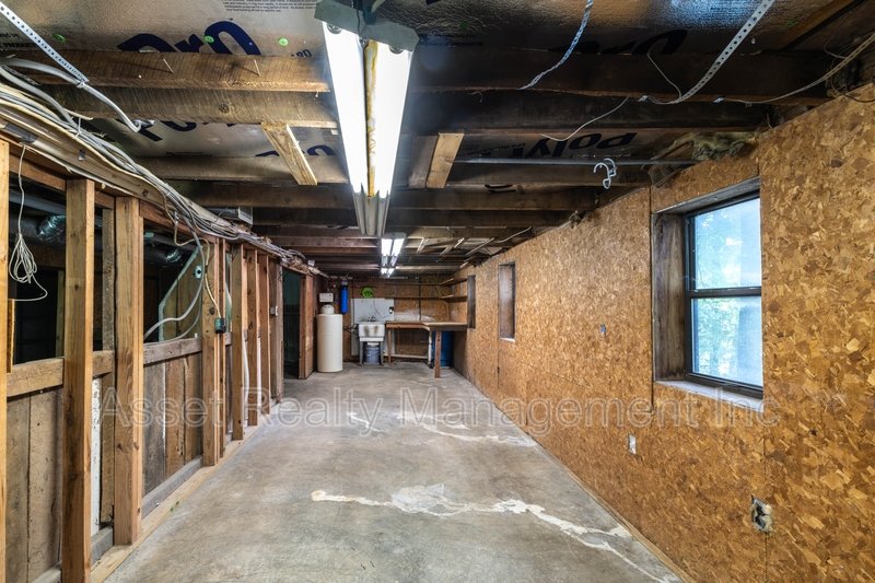 818 Deaderick Road property image