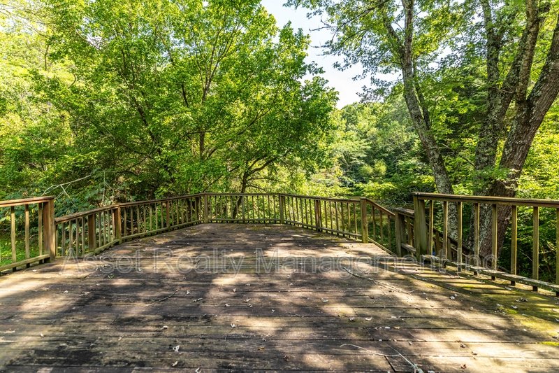 818 Deaderick Road property image