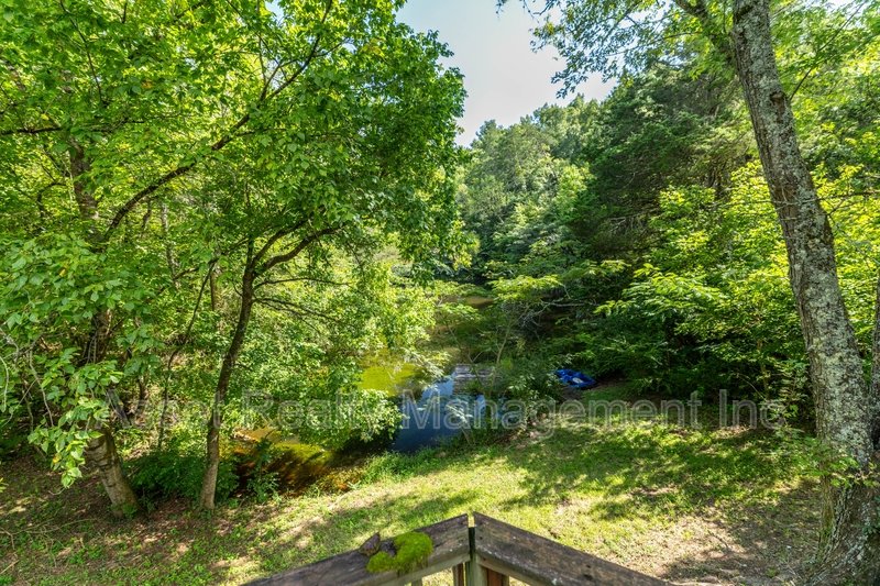 818 Deaderick Road property image