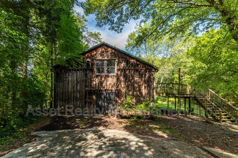 818 Deaderick Road property image
