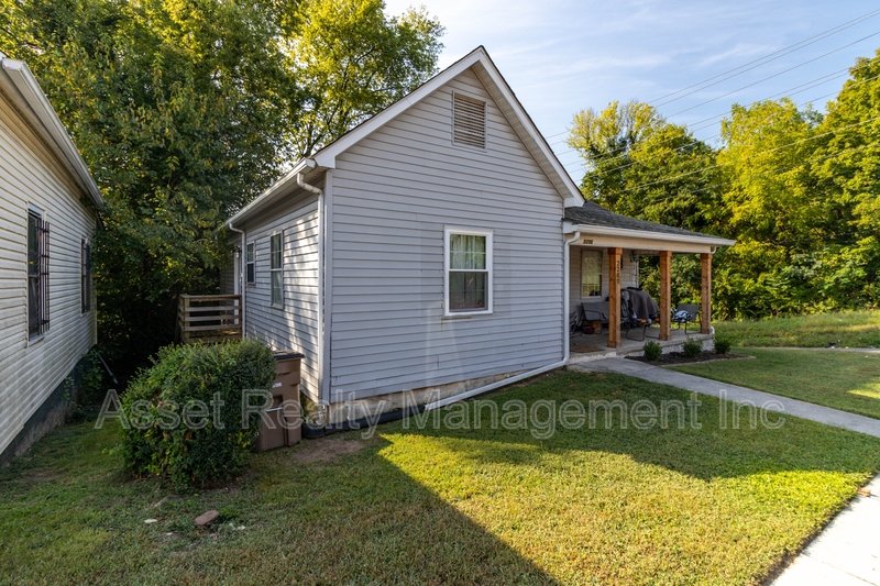 2200 Parkview Avenue property image