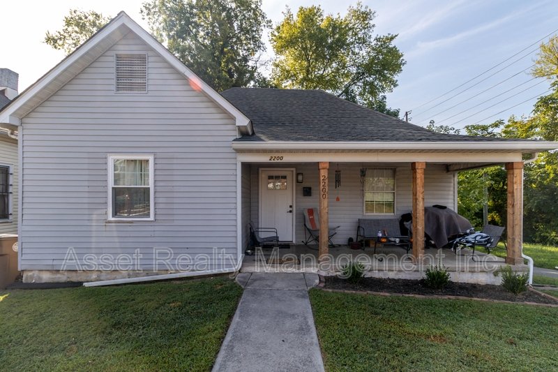 2200 Parkview Avenue property image