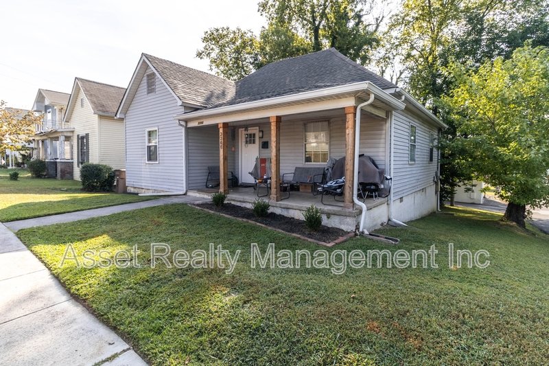 2200 Parkview Avenue property image