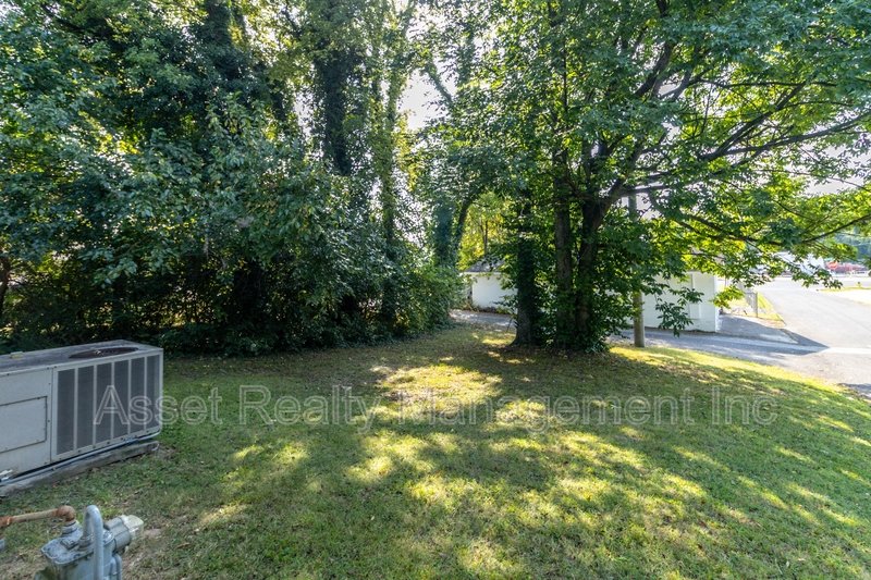 2200 Parkview Avenue property image