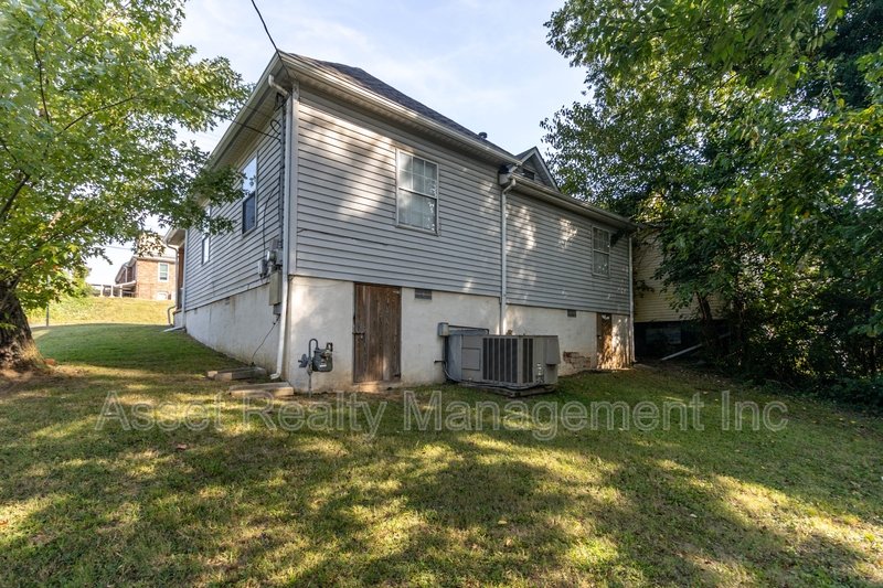 2200 Parkview Avenue property image