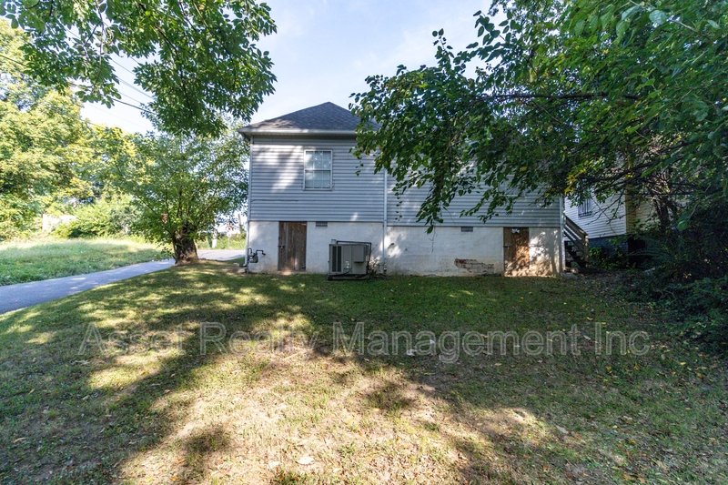 2200 Parkview Avenue property image