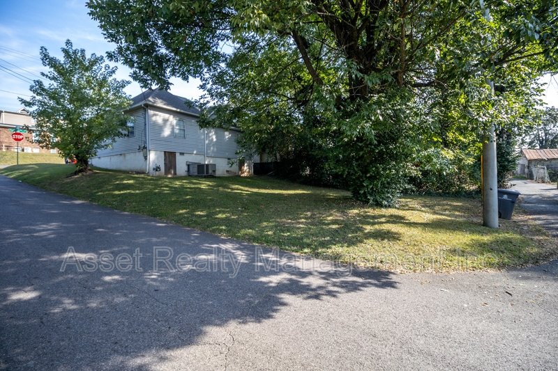 2200 Parkview Avenue property image