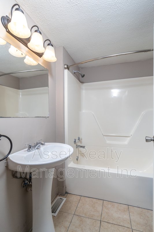 4864 Shell Lane property image