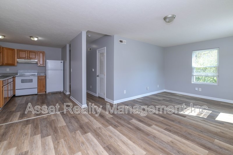 2817 Colt Dr - 2 property image