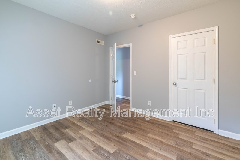 2817 Colt Dr - 2 property image