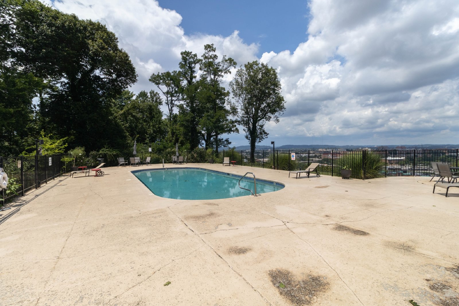 Cherokee Bluff Drive - 1960 (HOA) GATED - 1 property image
