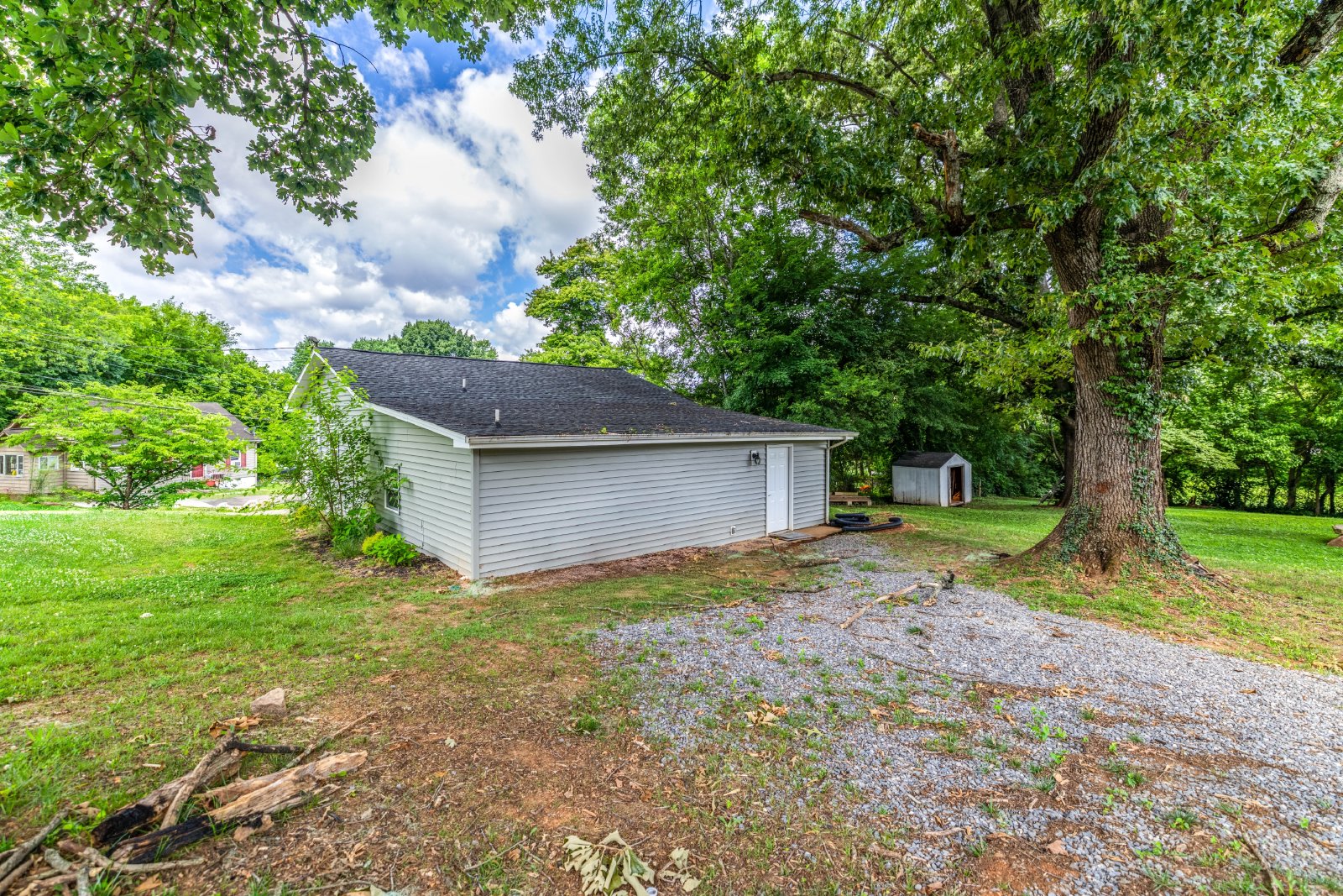 Sanderson Rd - 2208 unit 101 (back house) - 101 property image