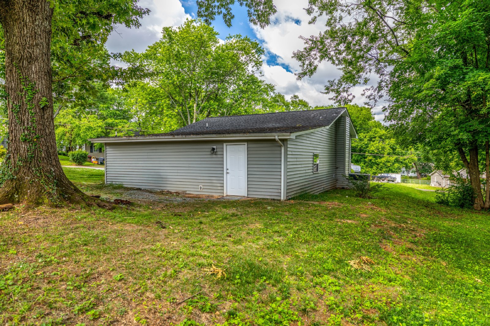 Sanderson Rd - 2208 unit 101 (back house) - 101 property image