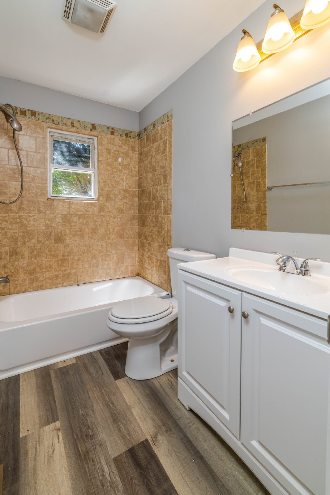 W Gilbert Lane - 2139 - 1 property image