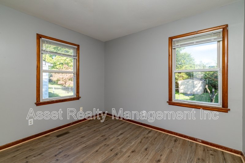 2139 West Gilbert Lane property image