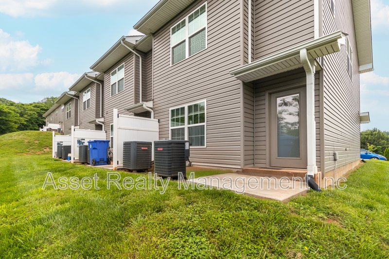 926 Warrior Hill Drive - 1 property image