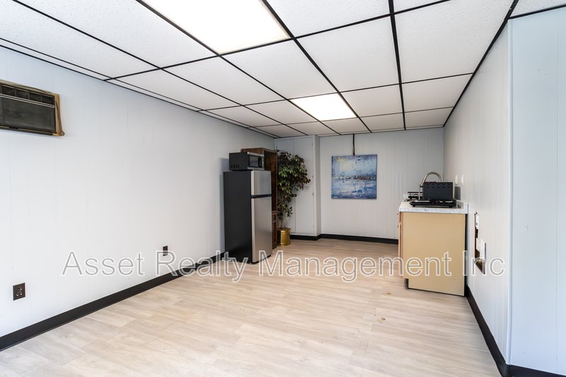 708 Dutch Valley Drive Northeast - B property image