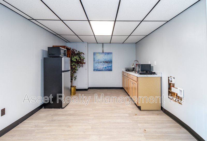 708 Dutch Valley Drive Northeast - B property image