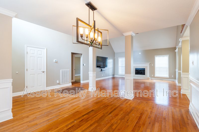 1100 Winterberry Lane property image