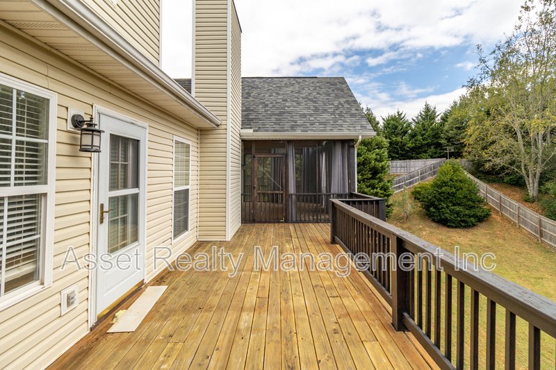 1100 Winterberry Lane property image