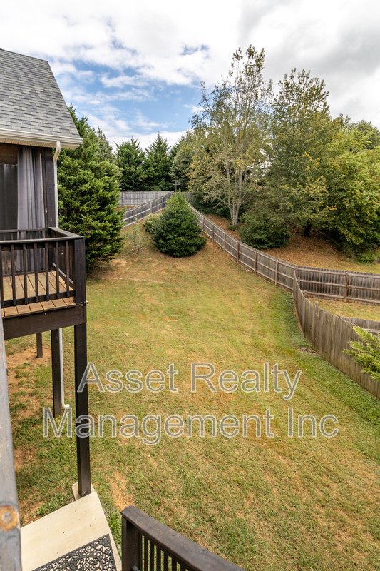 1100 Winterberry Lane property image