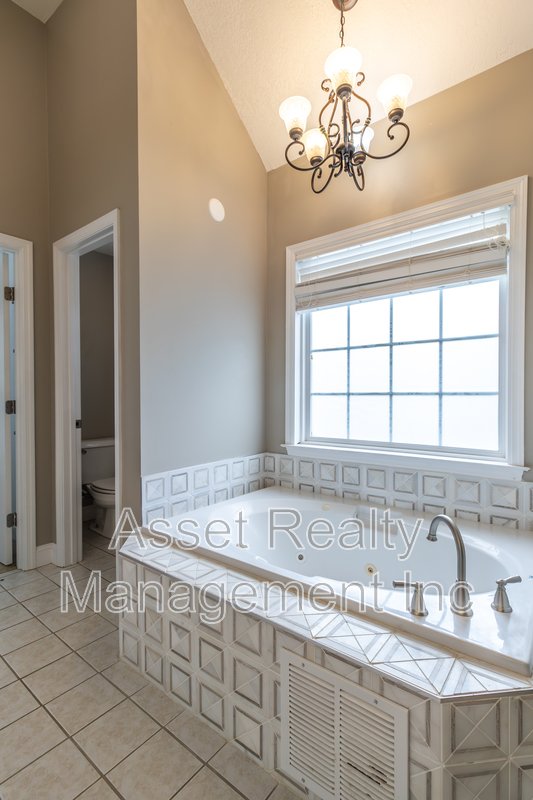 1100 Winterberry Lane property image