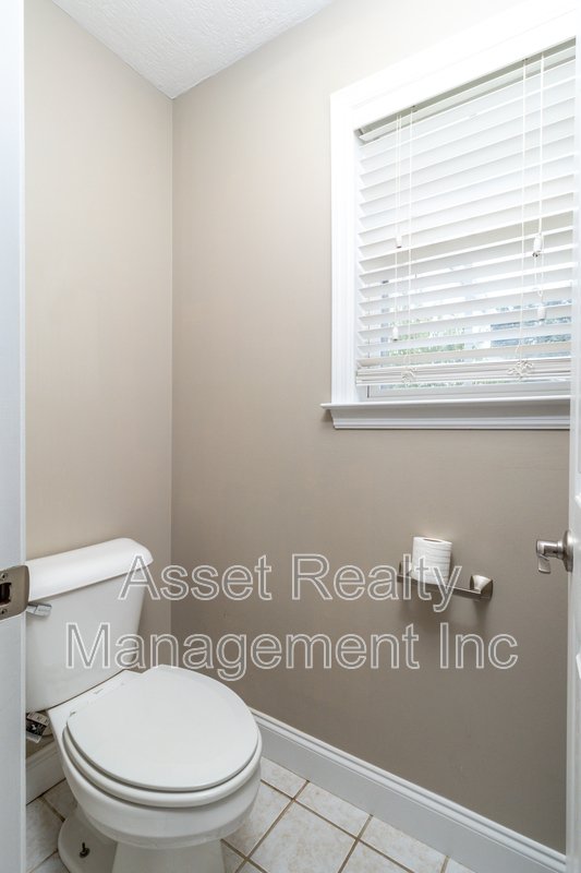 1100 Winterberry Lane property image