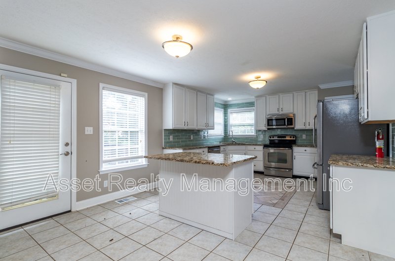 1100 Winterberry Lane property image