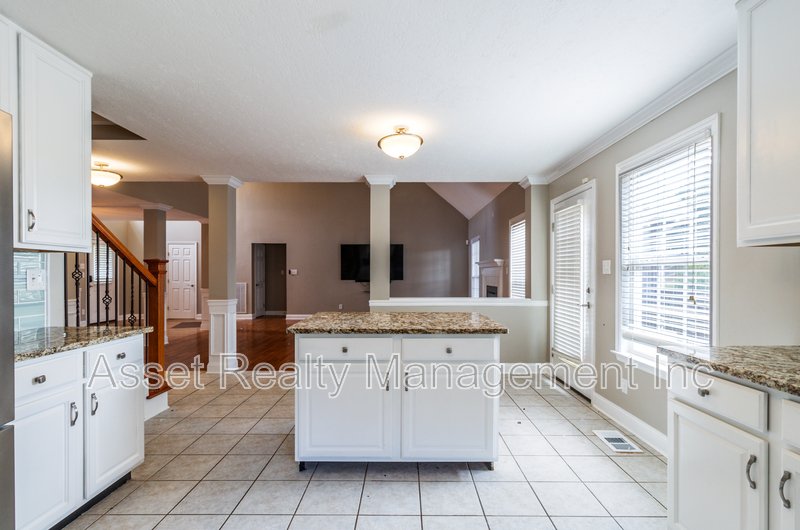 1100 Winterberry Lane property image