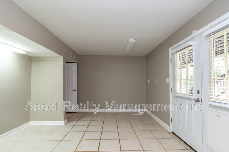 1100 Winterberry Lane property image