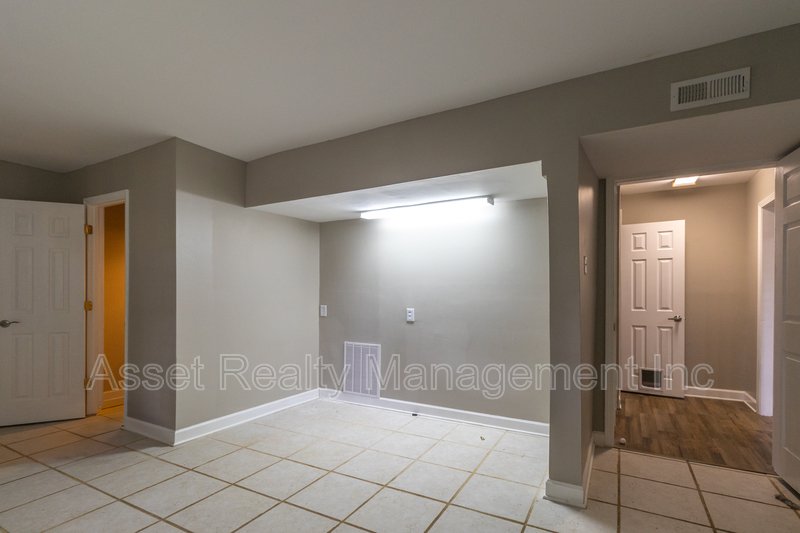 1100 Winterberry Lane property image