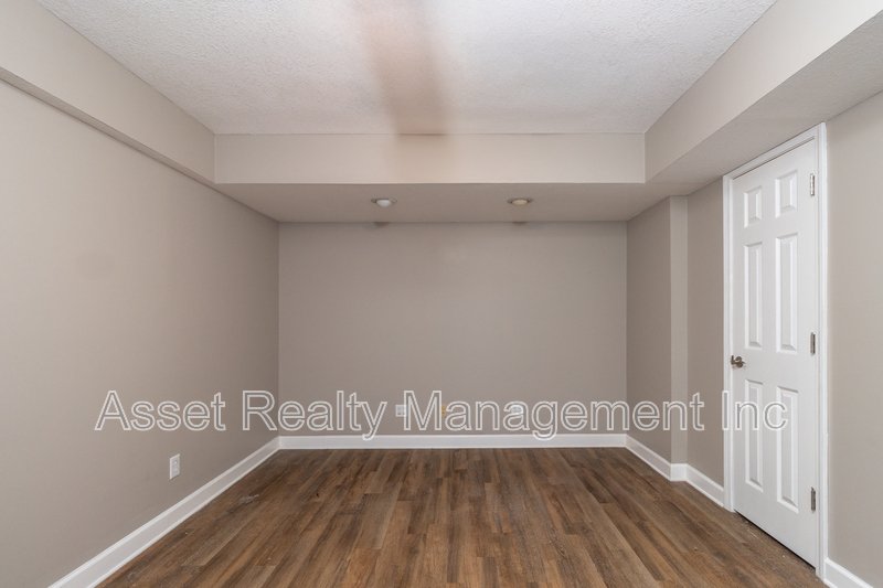 1100 Winterberry Lane property image