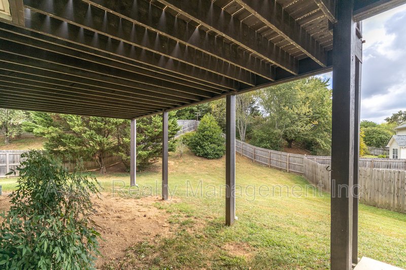 1100 Winterberry Lane property image