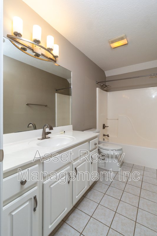 1100 Winterberry Lane property image