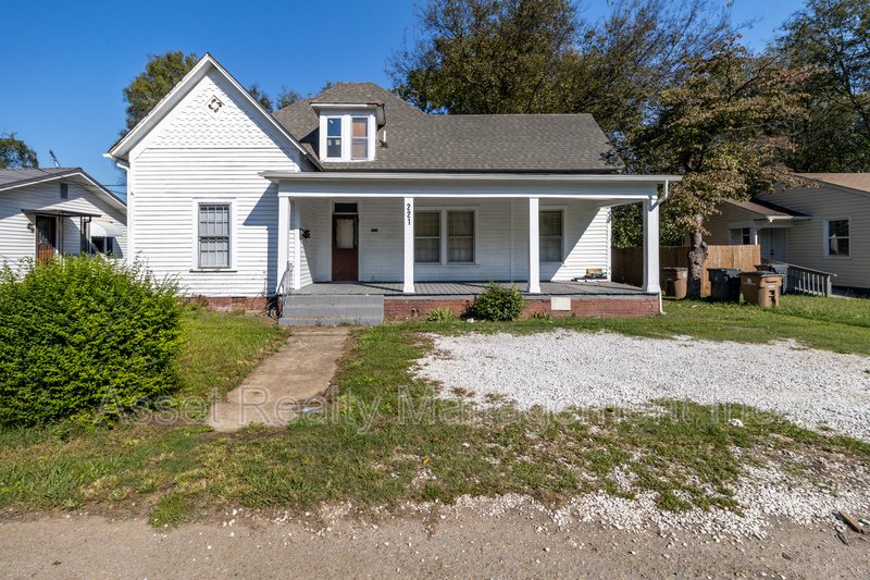 221 Hawthorne Avenue - 2 property image